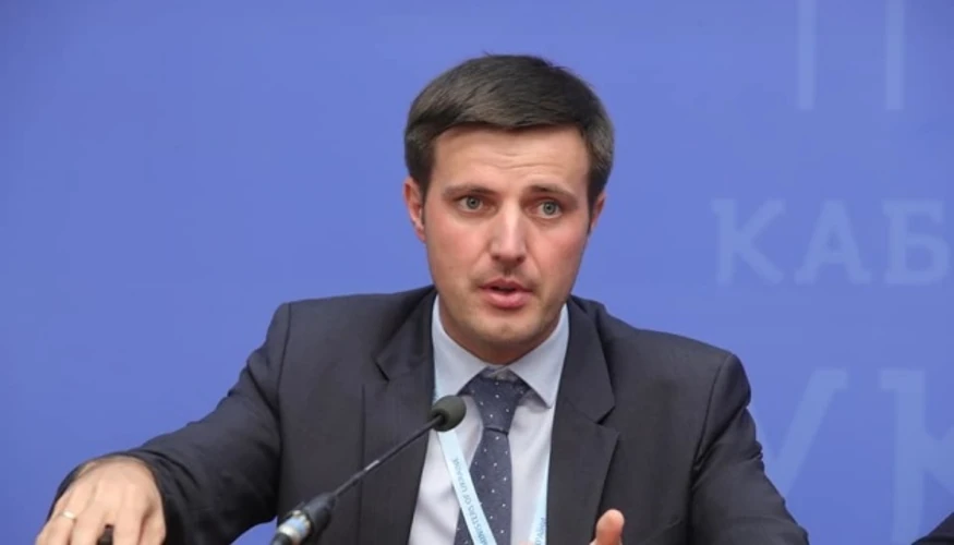 Український морський порт із вантажними суднами