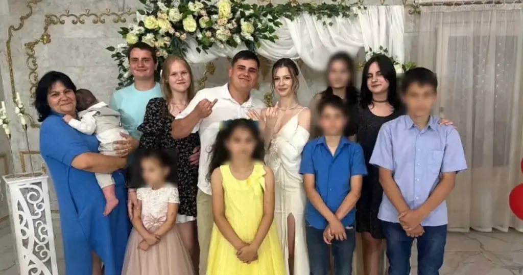 Ракета по будинку в Радушному: деталі про родину, жертв і реакцію Зеленського