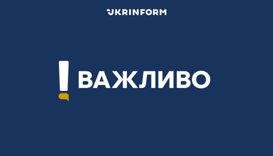 9-поверховий житловий будинок у Дарницькому районі Києва з вибитими вікнами та пожежею на верхніх поверхах