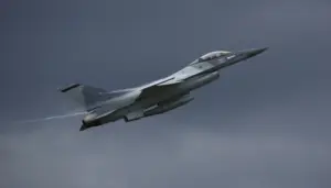 Румунські F-16 збили два безпілотники над Чорним морем біля Суліни