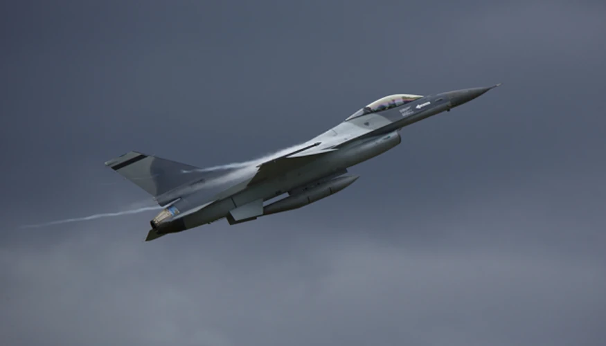 Румунські F-16 збили два безпілотники над Чорним морем біля Суліни
