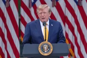 Хто висловився про протести у Франції: Трамп, Грегуар і роль Макрона